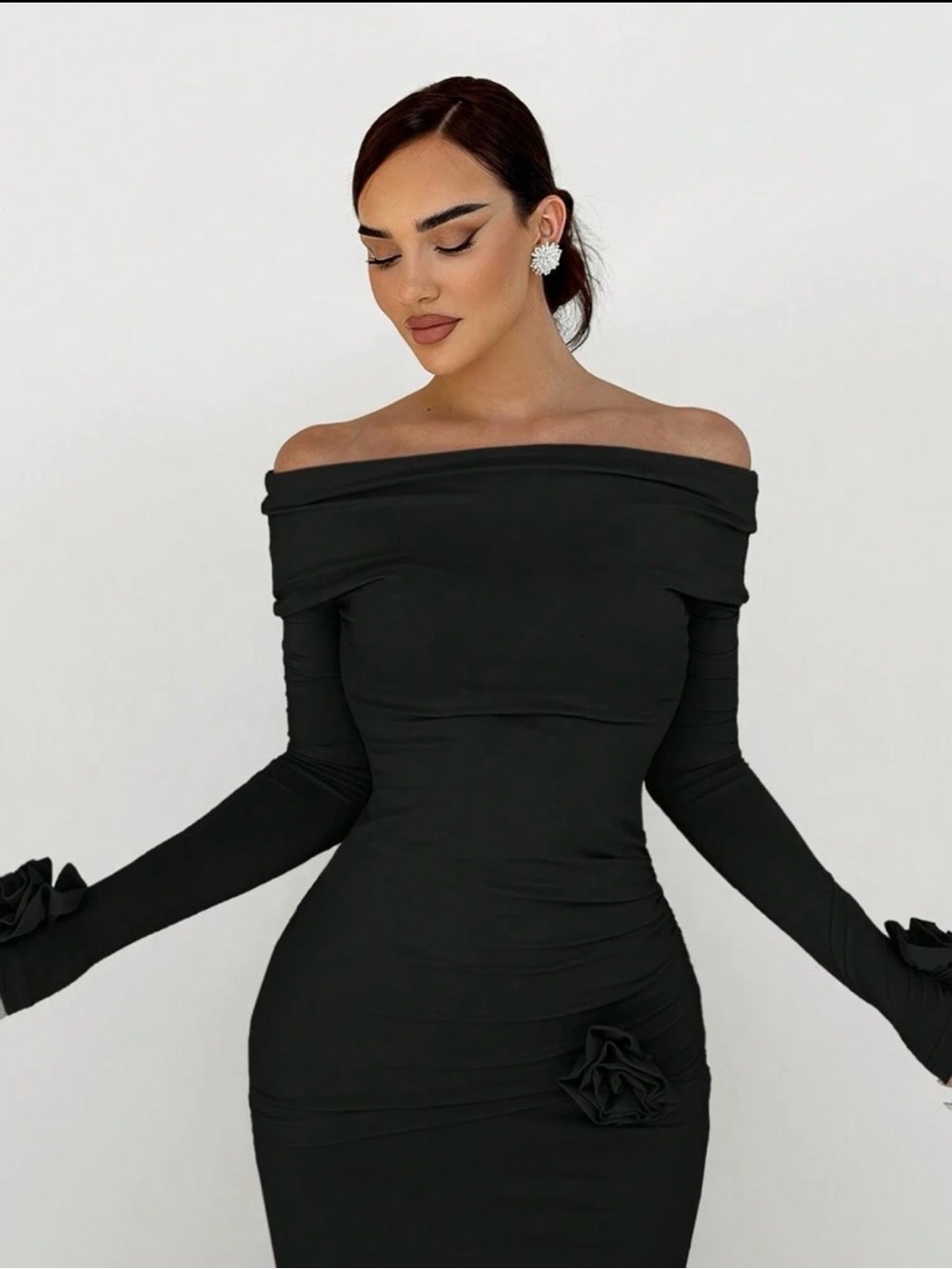 Elegant Black Long-Sleeve Women’s Top with Rosette Detail - Picture 4 of 6